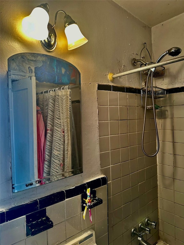 147-11 79th Ave Unit 3L, Flushing, NY 11367 - full bathroom with shower / tub combo and a textured wall