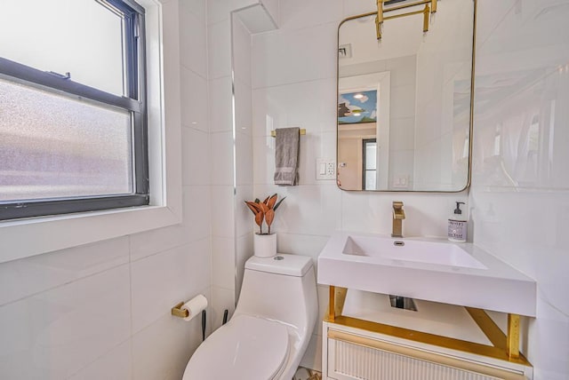 520 Meeker Ave, Brooklyn, NY 11222 - half bath with toilet and tile walls