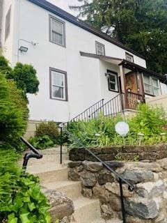 1 Spencer Ct, Hartsdale, NY 10530 - view of home's exterior with stucco siding
