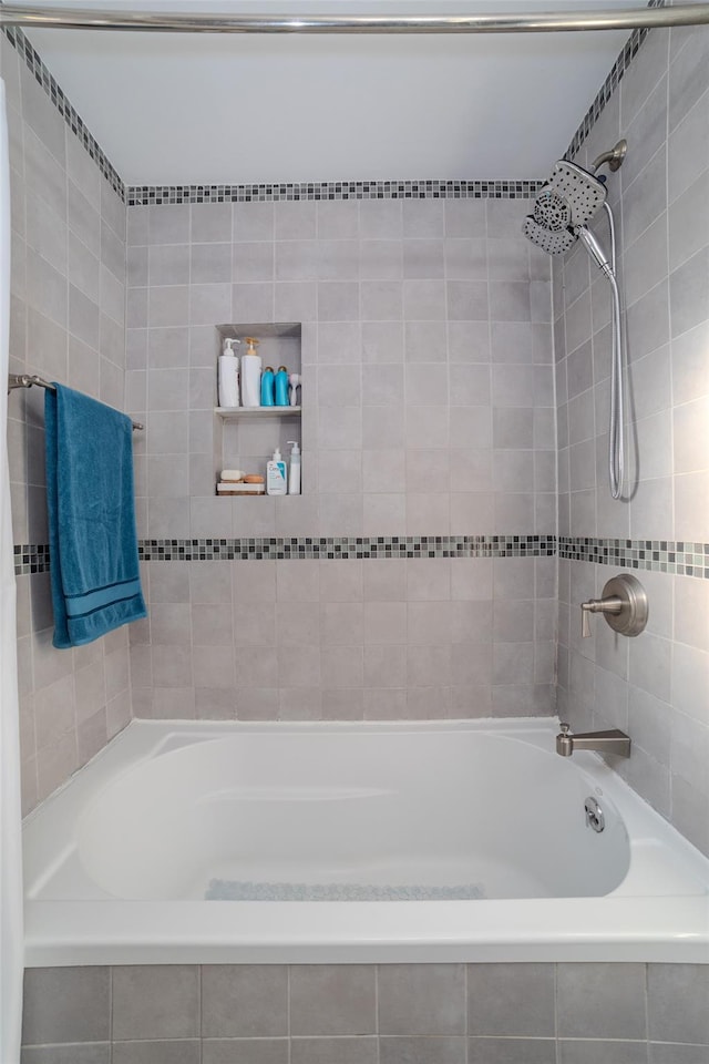 32 Manchester Rd Unit # B26, Eastchester, NY 10709 - full bath with tiled shower / bath
