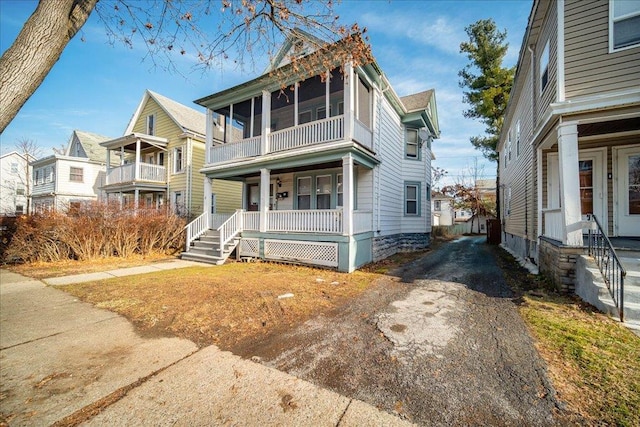 5 Gray Sts, Poughkeepsie, NY 12601 - traditional home with a porch, asphalt driveway, and a balcony