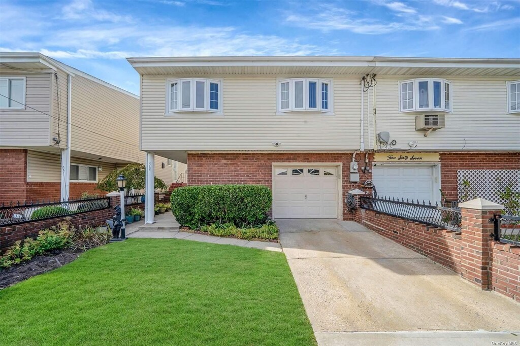 565 Bch 65th St, Arverne, NY 11692 - photo 1