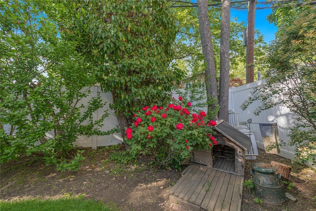 5 Seaview Ln, Port Washington, NY 11050 - view of yard