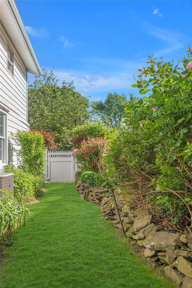 5 Seaview Ln, Port Washington, NY 11050 - view of yard with cooling unit