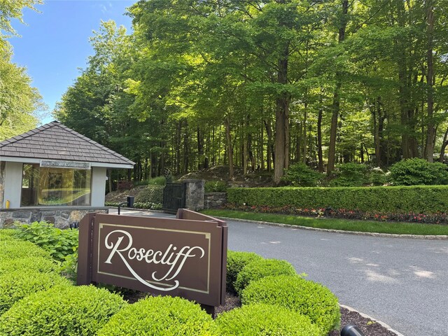 2 Greenwood Ct, Briarcliff Manor, NY 10510 - view of community / neighborhood sign