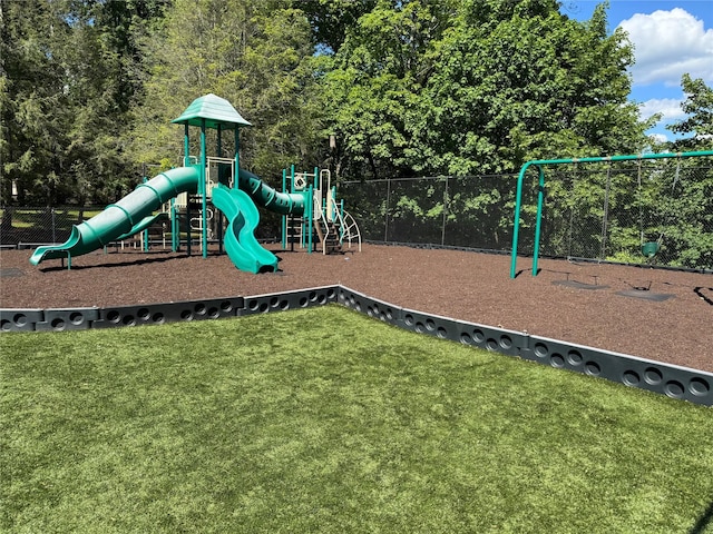 2 Greenwood Ct, Briarcliff Manor, NY 10510 - view of community playground