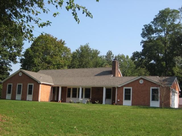 130 Sands Point Rd, Sands Point, NY 11050 - ranch-style house featuring a chimney and a front yard