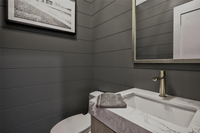 9 Wyndham Way, Port Washington, NY 11050 - bathroom with toilet and vanity