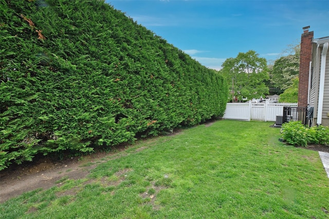 213 Glenwood Ln, Port Jefferson, NY 11777 - view of yard