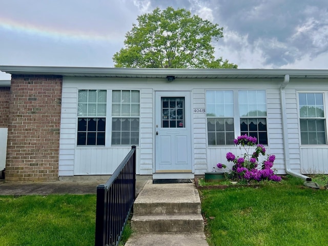 404B Woodbridge Dr Unit 404B, Ridge, NY 11961 - entrance to property featuring a lawn