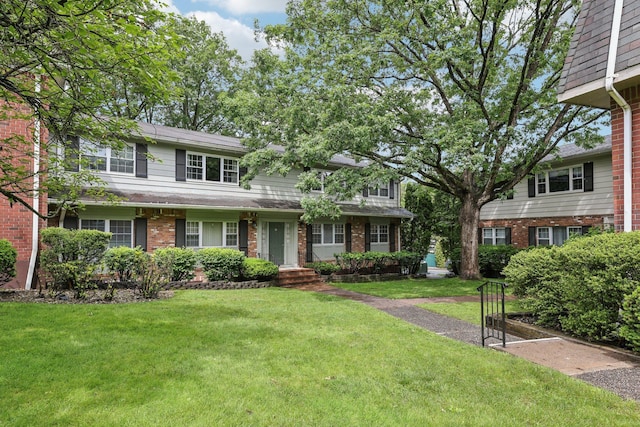 74 Bon Aire Cir Unit Q10, Suffern, NY 10901 - traditional-style house with a front yard and brick siding