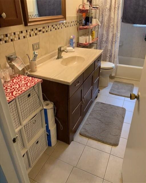 2975 Rte 9, Cold Spring, NY 10516 - full bath featuring tile patterned flooring, vanity, toilet, and shower / bath combo