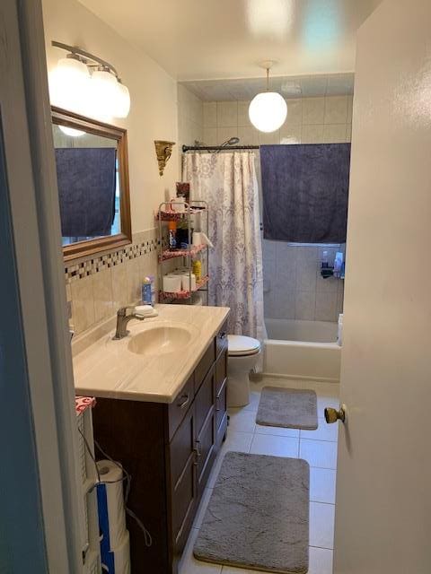 2975 Rte 9, Cold Spring, NY 10516 - full bath with tile patterned flooring, vanity, shower / bathtub combination with curtain, and toilet