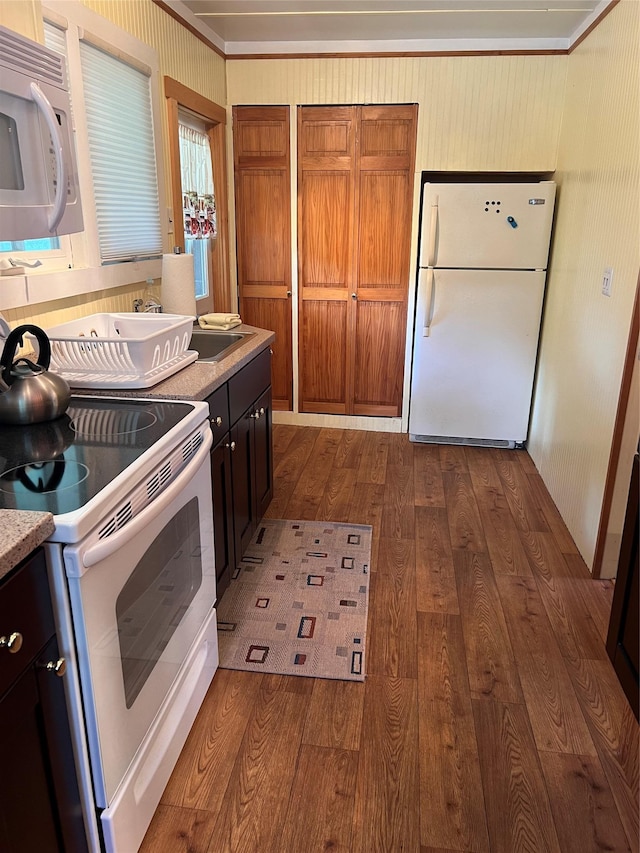 23 N Seminole Trl, Bethel, NY 12778 - kitchen featuring white appliances, dark wood finished floors, light countertops, and crown molding