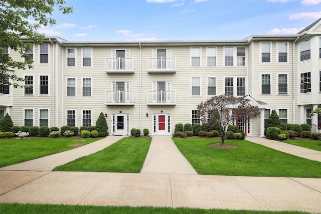 31 Greenridge Ave Unit 1F, White Plains, NY 10605 - townhome / multi-family property featuring a front yard
