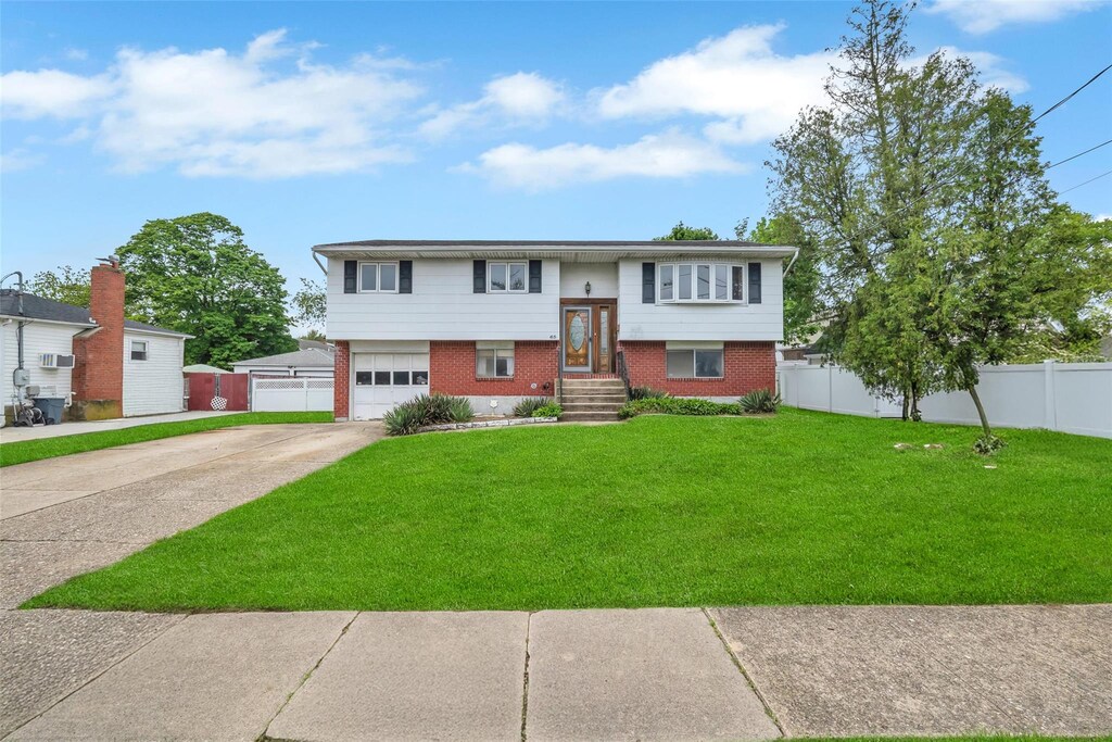 65 Cedar Ct, Copiague, NY 11726 - photo 1