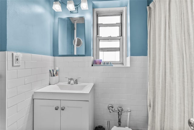 60 Locust Ave Unit 610, New Rochelle, NY 10801 - bathroom featuring tile walls, vanity, wainscoting, a shower with shower curtain, and toilet