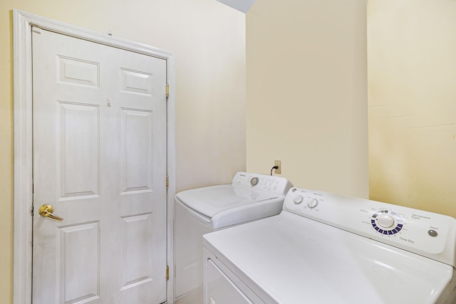15 Arielle Ct, Hauppauge, NY 11749 - washroom featuring washer and dryer