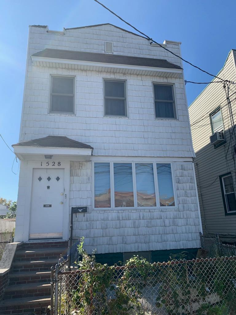 1528 Remsen Ave, Brooklyn, NY 11236 - view of front facade with entry steps