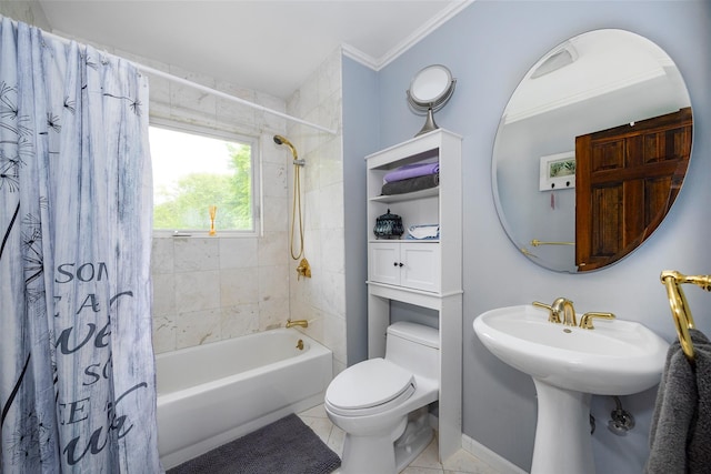 129 Clinton Corners Rd, Salt Point, NY 12578 - full bath featuring shower / bathtub combination with curtain, toilet, crown molding, and baseboards