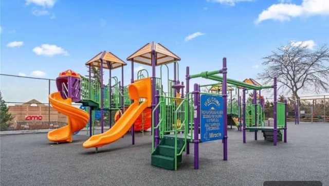 ONE Bay Club Dr Unit 18S, Bayside, NY 11360 - view of community play area