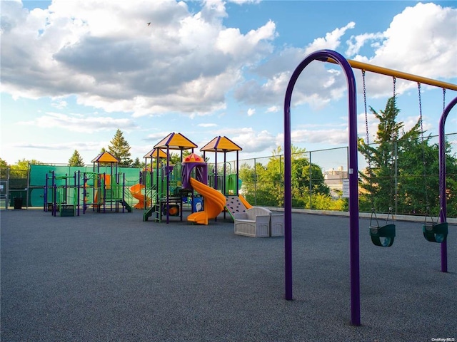 ONE Bay Club Dr Unit 18S, Bayside, NY 11360 - view of community play area
