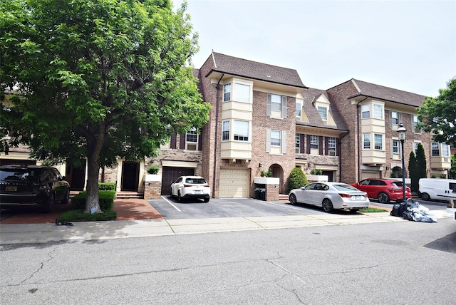 206-07 Lori Dr Unit 60M, Bayside, NY 11360 - view of property with driveway