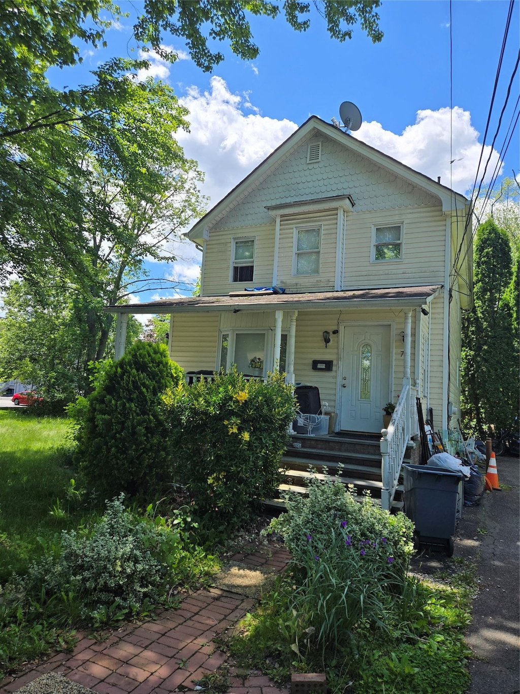 75 College Ave, Nanuet, NY 10954 - victorian house featuring a porch