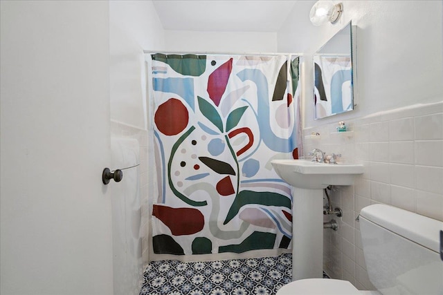 210 Pelham Rd Unit 6F, New Rochelle, NY 10805 - full bath with toilet, a shower with curtain, tile walls, and tile patterned floors