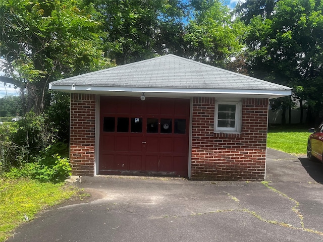 1 Hillside Ave, Haverstraw, NY 10927 - detached garage featuring driveway