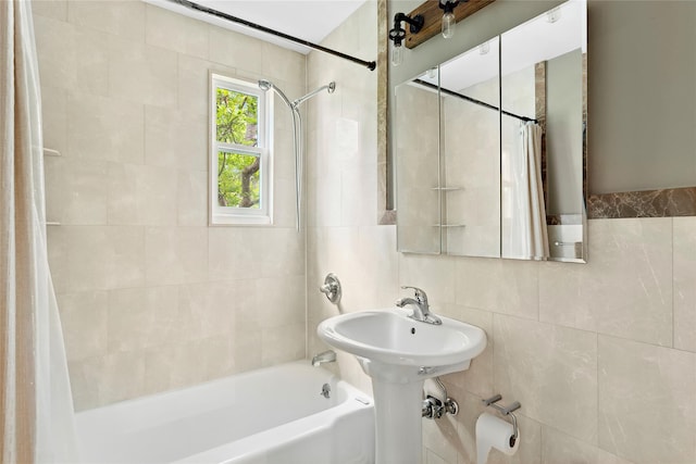82U Glen Keith Rd Unit 82U, Glen Cove, NY 11542 - bathroom with shower / bath combo with shower curtain and tile walls