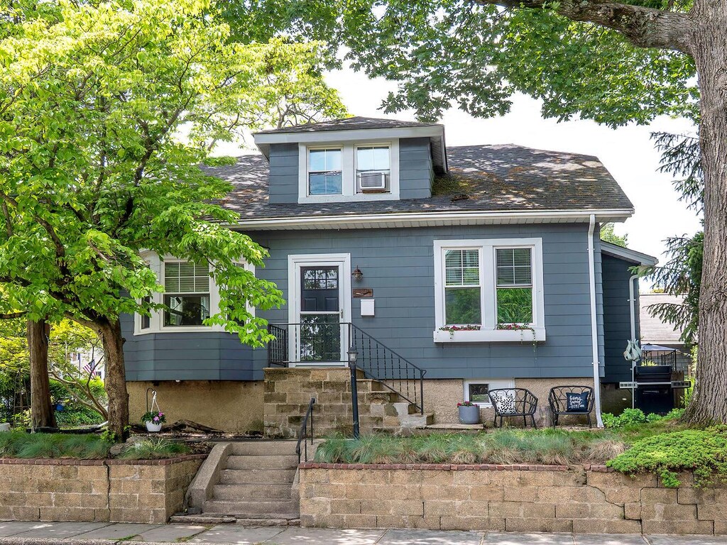 148 Main Ave, Sea Cliff, NY 11579 - view of bungalow
