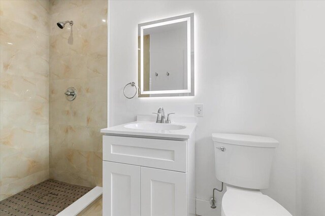 559 Linda Ln, Woodmere, NY 11598 - full bath with tiled shower, toilet, and vanity
