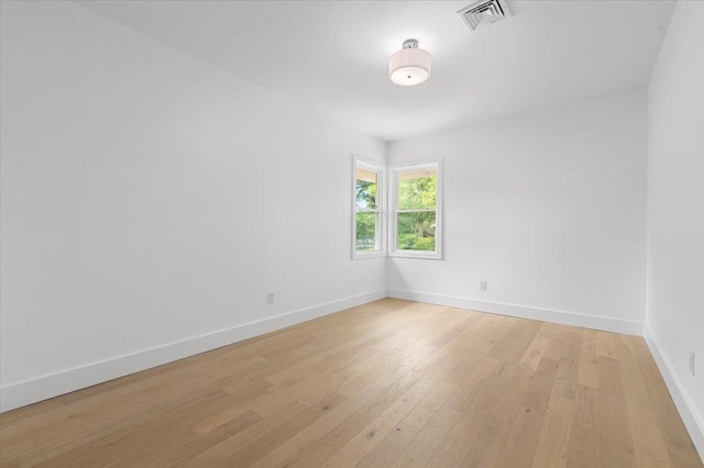 559 Linda Ln, Woodmere, NY 11598 - empty room featuring light wood-type flooring and baseboards