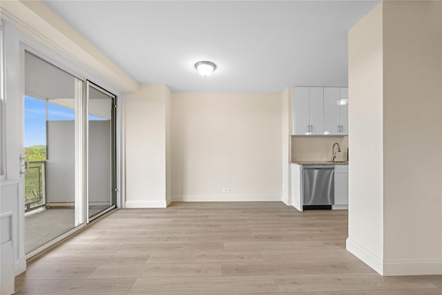 875 Morrison Ave Unit 6E, Bronx, NY 10473 - spare room with light wood-type flooring, baseboards, and a sink
