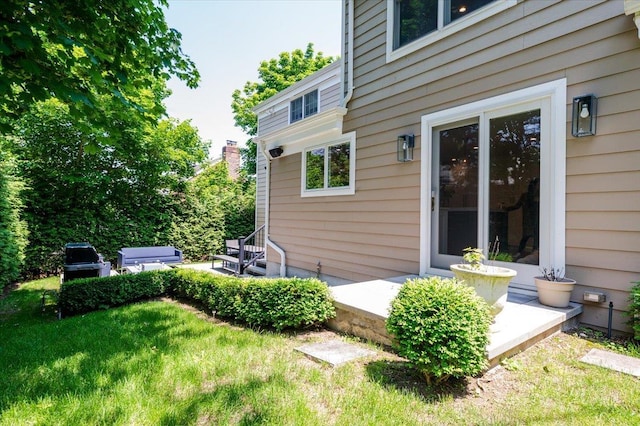14 Pond Park Rd, Great Neck, NY 11023 - view of grassy yard