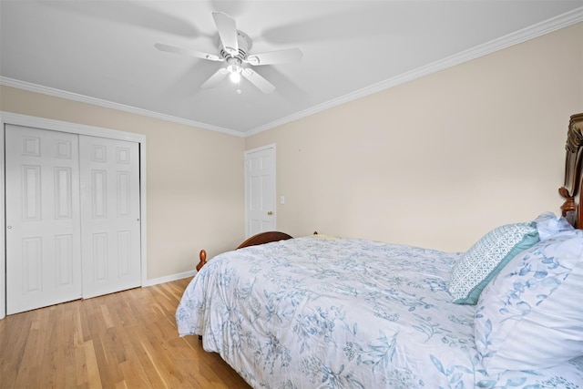 613 Gary Pl, Westbury, NY 11590 - bedroom with light wood finished floors, ornamental molding, baseboards, a ceiling fan, and a closet