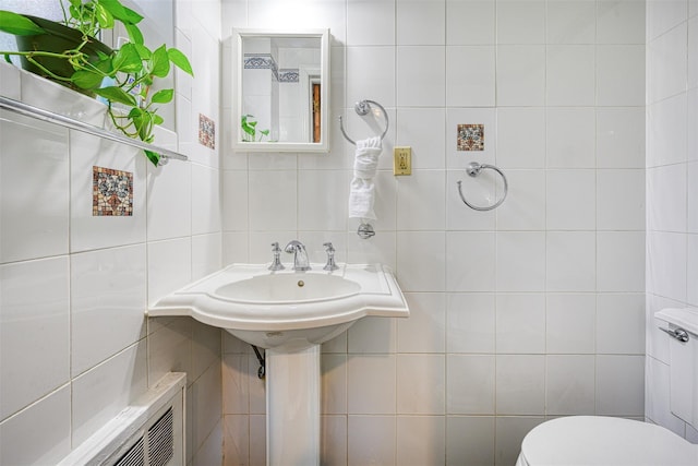 613 Gary Pl, Westbury, NY 11590 - half bathroom featuring tile walls, toilet, and decorative backsplash