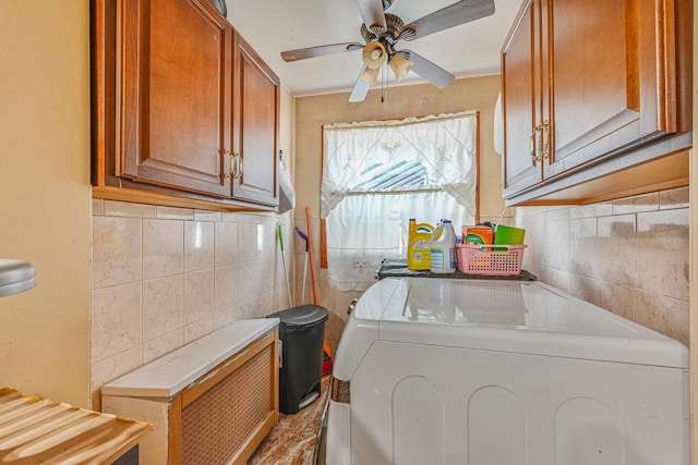 102-34 127th St, Richmond Hill S, NY 11419 - laundry area featuring tile walls and a ceiling fan