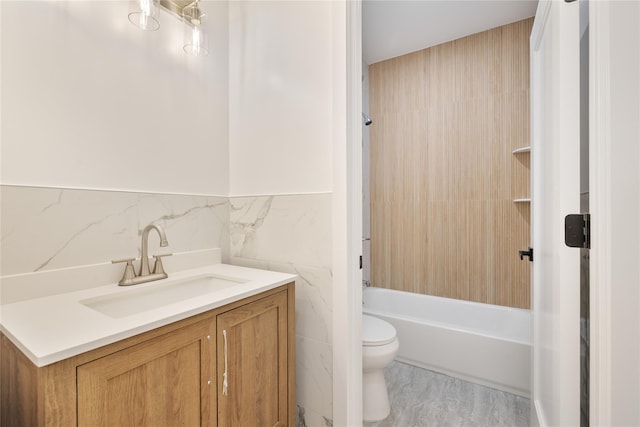 615 Union Rd, Spring Valley, NY 10977 - full bath featuring vanity, tile walls, and bathtub / shower combination