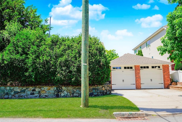 39 Summit Ave, Staten Island, NY 10306 - view of front facade featuring brick siding, a front yard, and a shingled roof