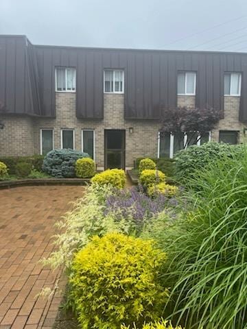 200 Hilton Ave, Hempstead, NY 11550 - view of front facade with brick siding and mansard roof