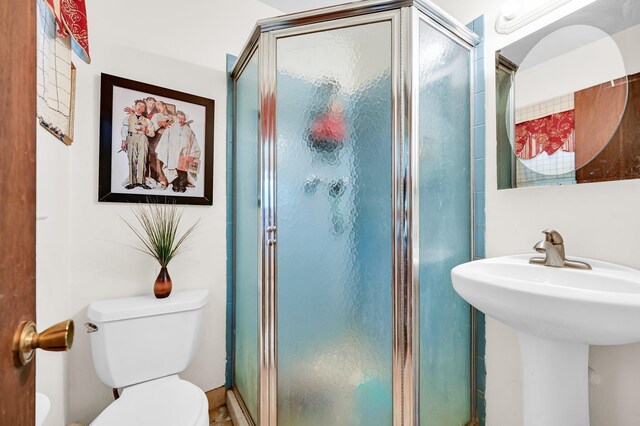 10 Catawba Dr, West Nyack, NY 10994 - bathroom with toilet, a stall shower, and a sink