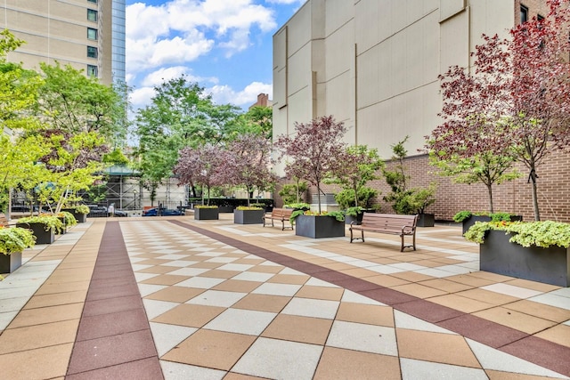 345 E 93rd St Unit 25Ak, New York Manhattan, NY 10128 - view of property's community featuring a patio