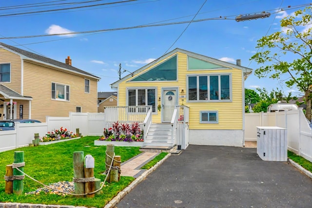 29 Mckinley Ave, Lindenhurst, NY 11757 - view of front of home