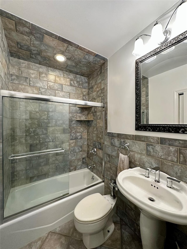 315 King St Unit 6H, Port Chester, NY 10573 - full bath featuring enclosed tub / shower combo, tile walls, toilet, and a sink