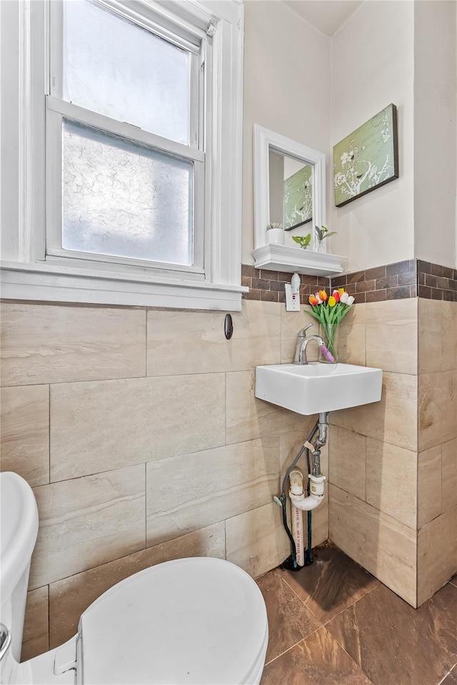 70-27 Olcott St, Forest Hills, NY 11375 - bathroom with a sink and toilet
