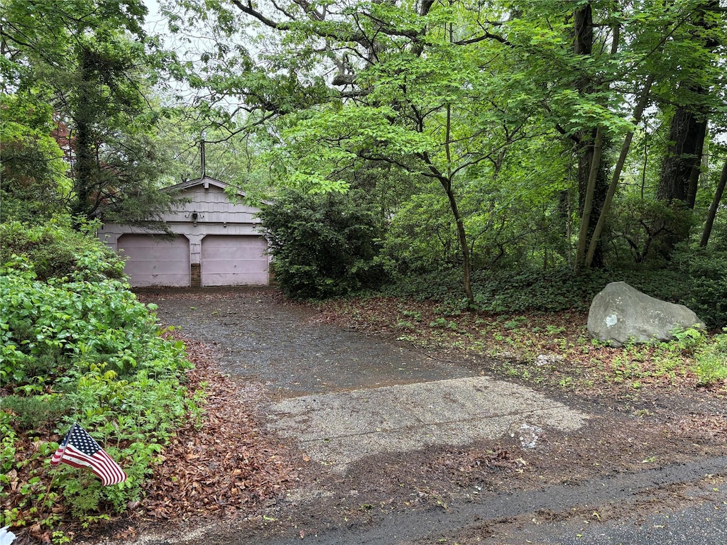 5 Chatham Pl, Dix Hills, NY 11746 - view of detached garage
