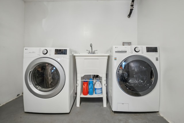 1304 Waring Ave, Bronx, NY 10469 - laundry room featuring washing machine and clothes dryer