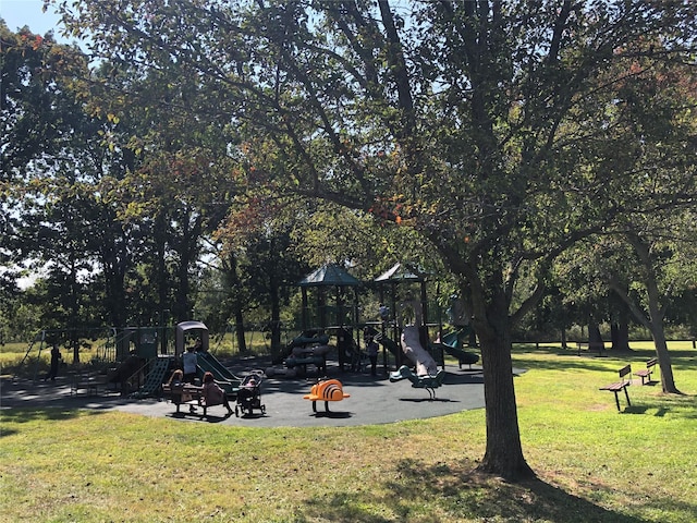 173 Massachusetts Ave, Congers, NY 10920 - community jungle gym with a lawn